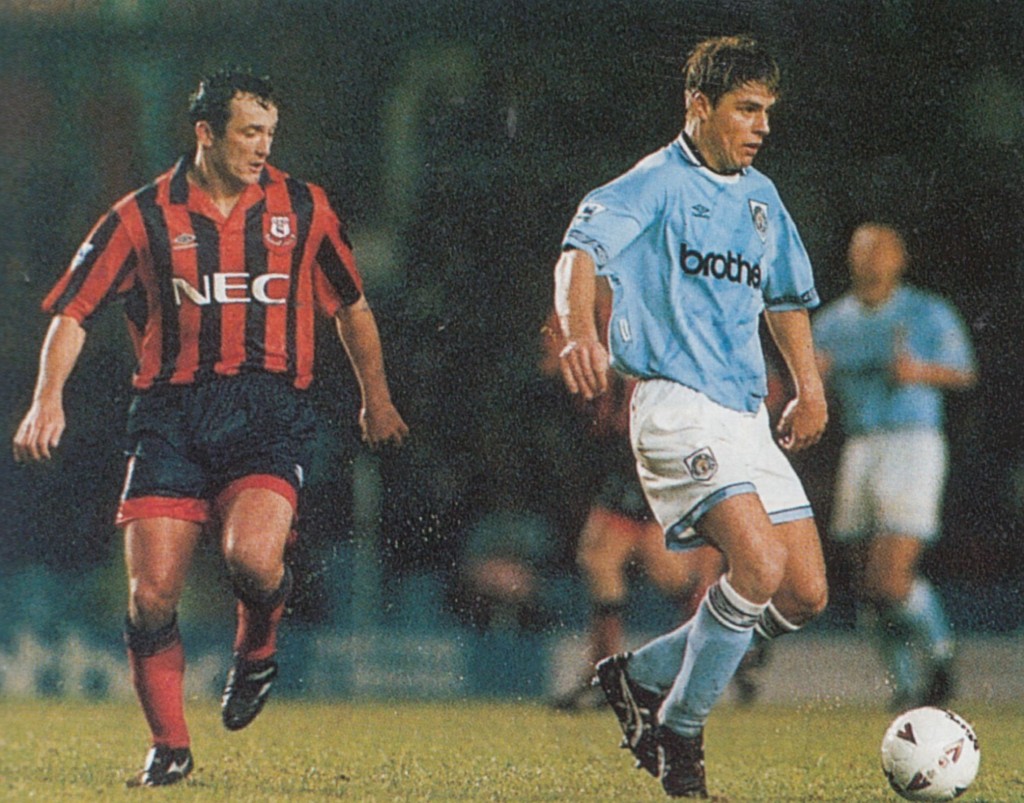 everton home 1993 to 94 action10