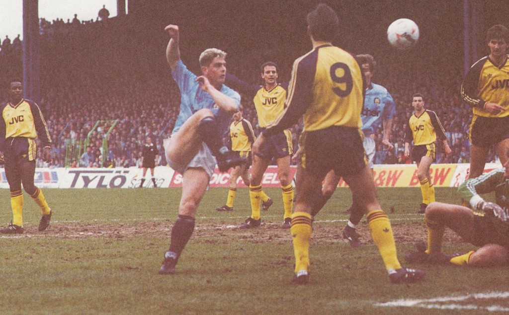 arsenal home 1989 to 90 action5