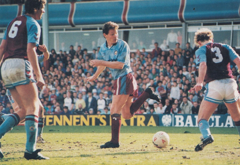 aston villa away 1989 to 90 action8