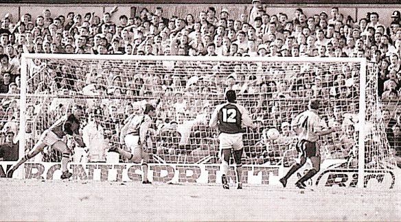 aston villa away 1989 to 90 reid goal