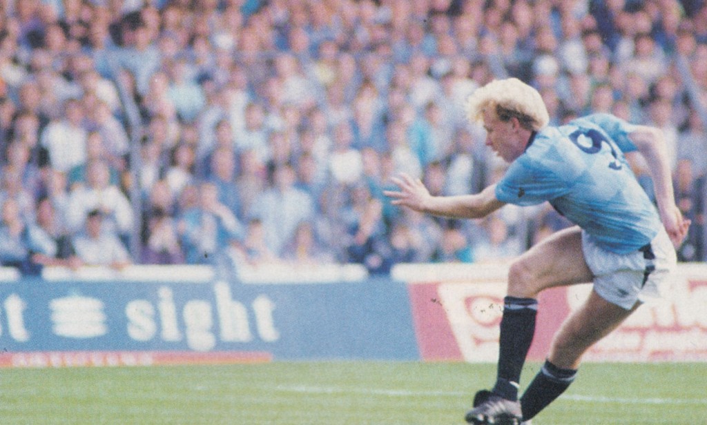 man utd home 1989 to 80 1st oldfield goal5