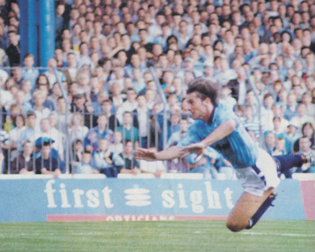 man utd home 1989 to 80 Bishop goal7