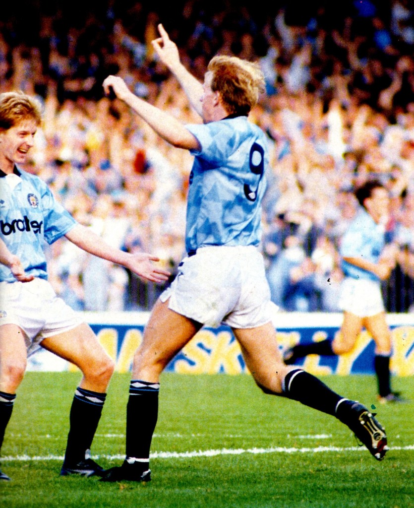 man utd home 1989 to 90 2nd oldfield goal3