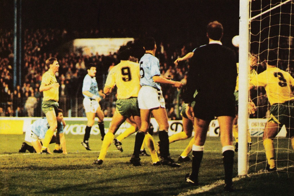 norwich lge cup 1989 to 90 white goal4