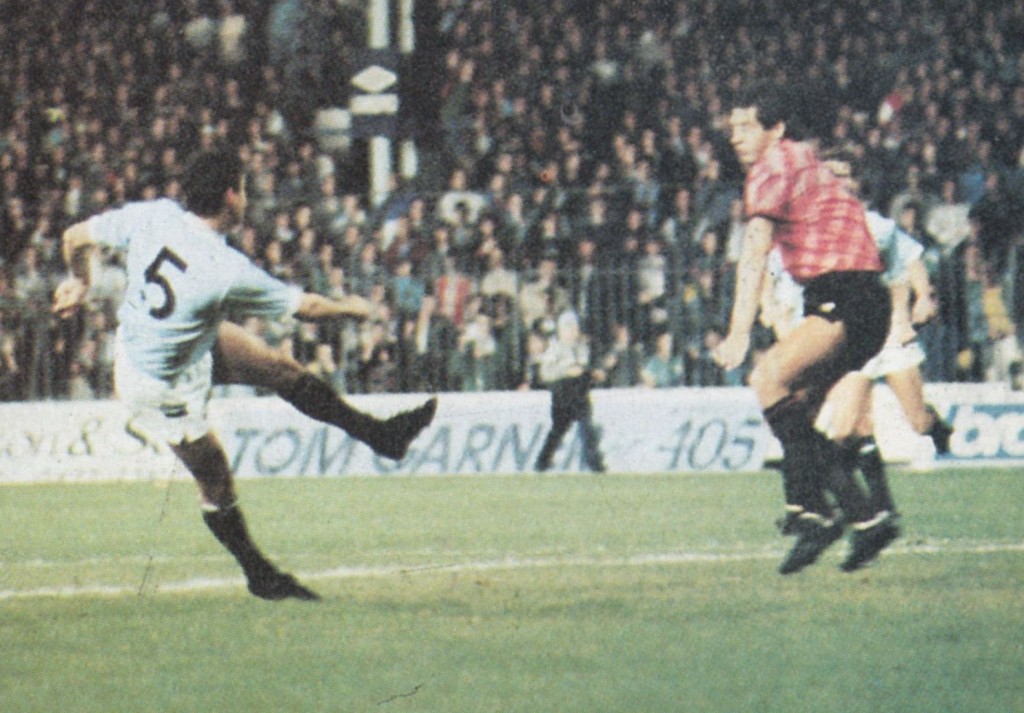 portsmouth home 1988 to 89 biggins goal2