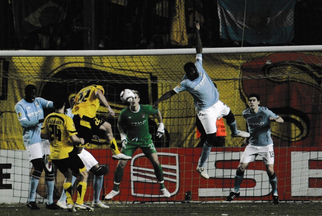 aris away 2010 to 11 action03