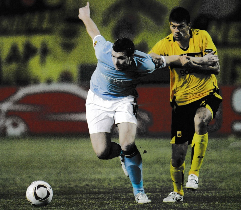 aris away 2010 to 11 action08