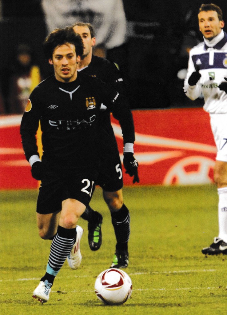 dynamo kiev away 2010 to 11 action67