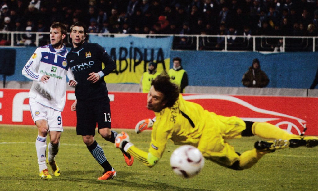 dynamo kiev away 2010 to 11 action70
