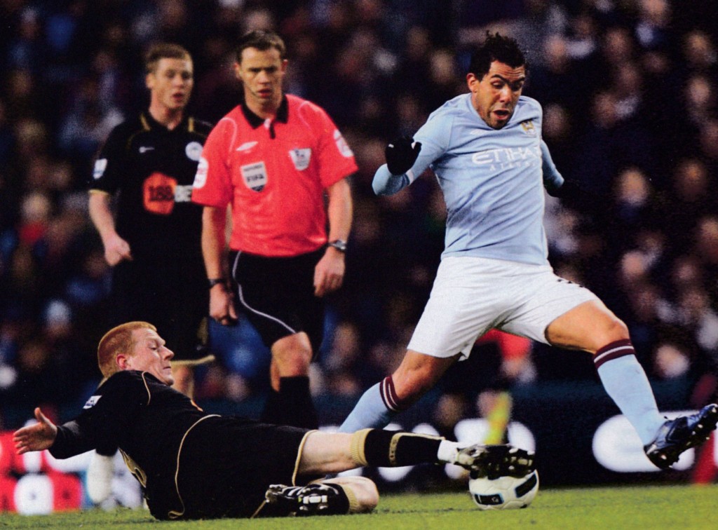 wigan home 2010 to 11 action09