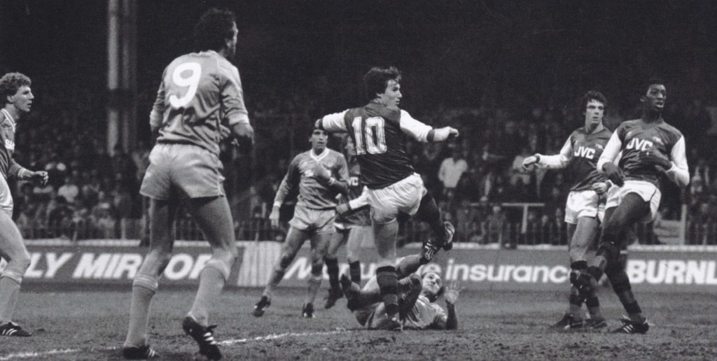 arsenal home 1982 to 83 action8