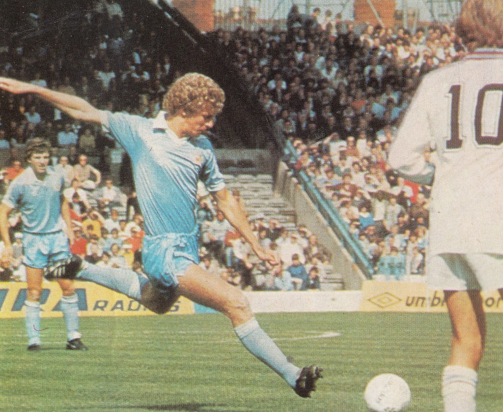 aston villa home 1980 to 81 action5