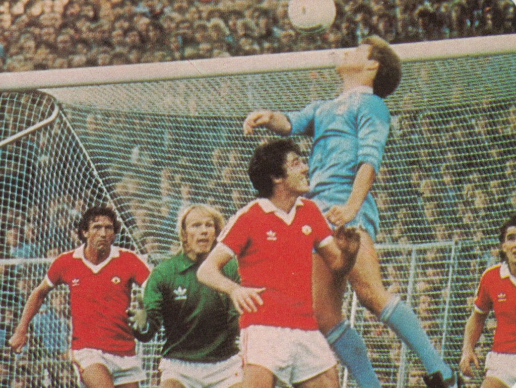 man utd home 1981 to 82 action13