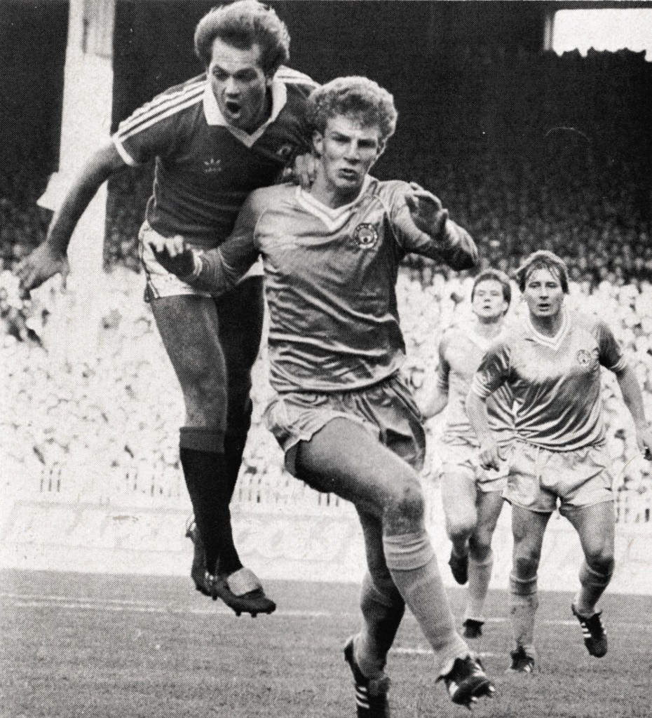 man utd home 1981 to 82 action8