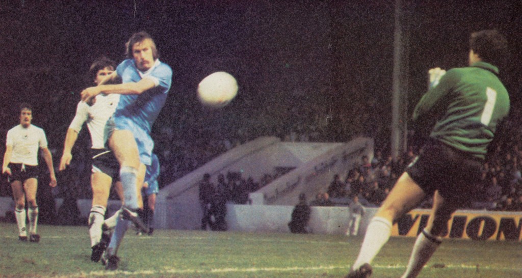 swansea home 1981 to 82 action2