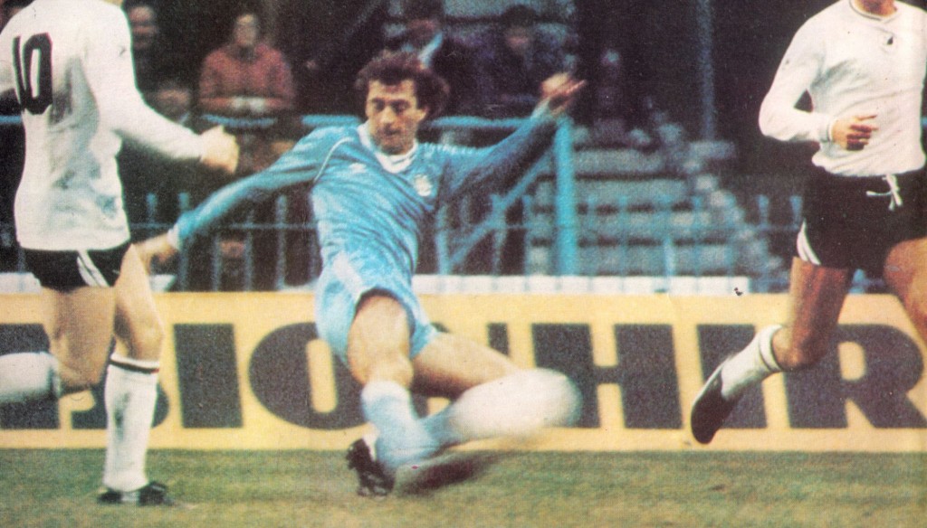 swansea home 1981 to 82 action3