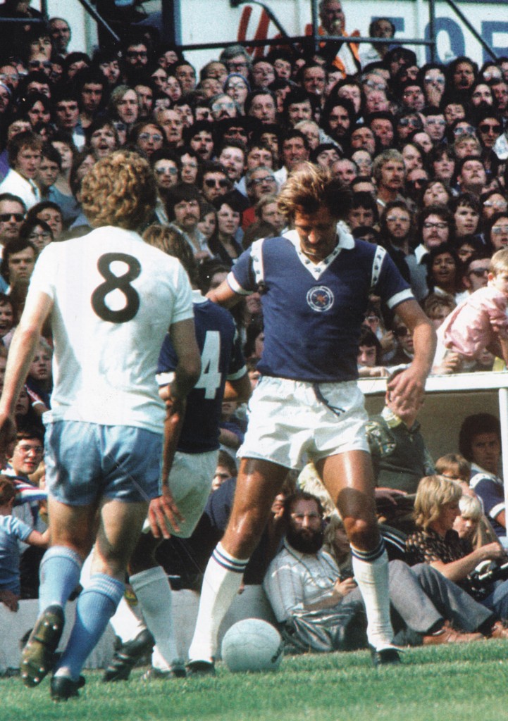 leicester away 1976 to 77 action654