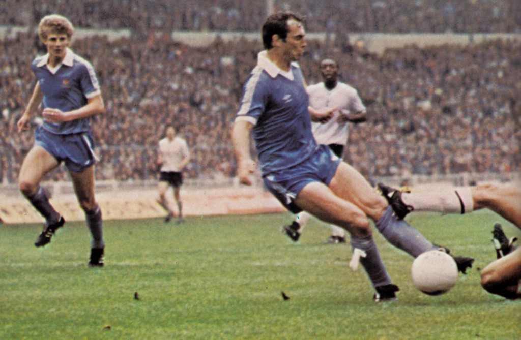 tottenhan 1981 cup final action7