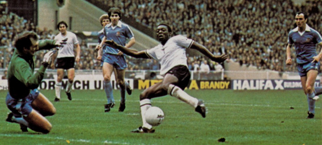 tottenhan 1981 cup final action9