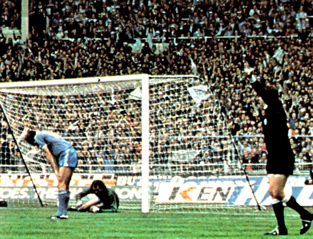 tottenhan 1981 cup final hutchinson own goal 4
