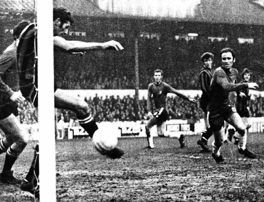chelsea away 1969 to 70 book cant stop webb goal