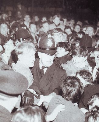 bert trautmann testimonial 1963 to 64 crowd