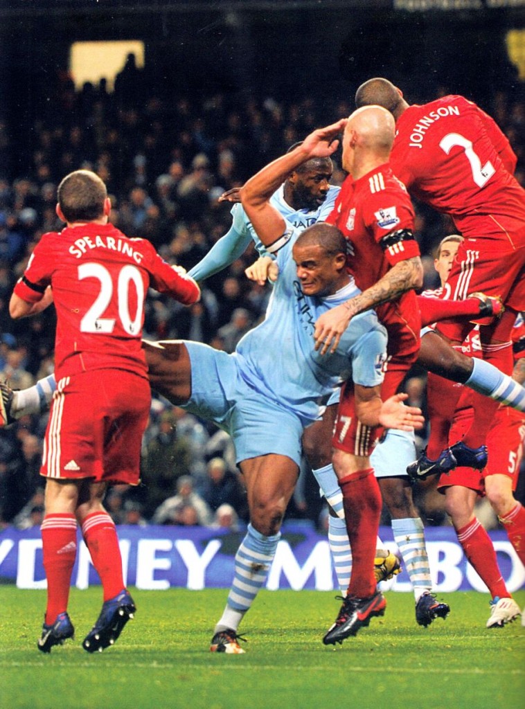 liverpool home 2011 to 12 action33