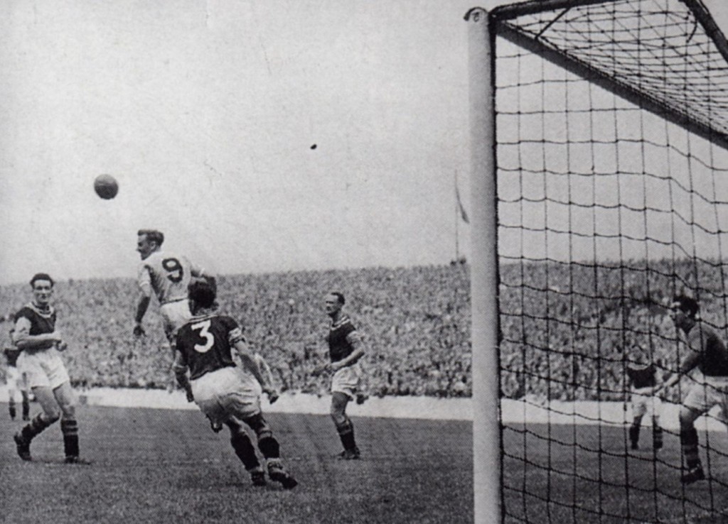 aston villa home 1955 to 56 action2