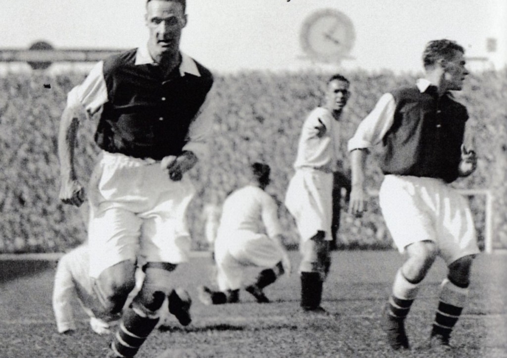 arsenal away 1933 to 34 action