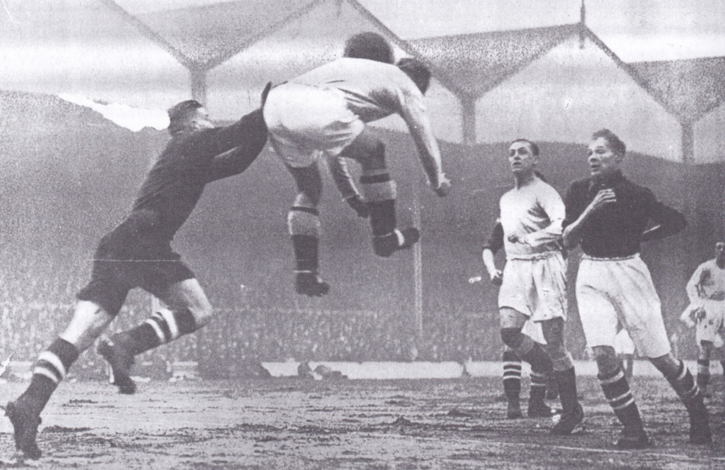 arsenal away 1932 to 33 action564