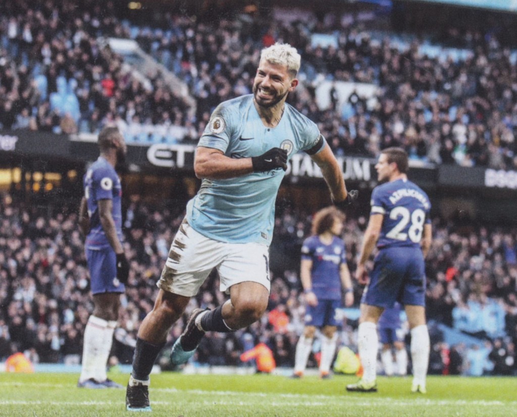 chelsea home 2018 to 19 3rd segio celebrates hattrick