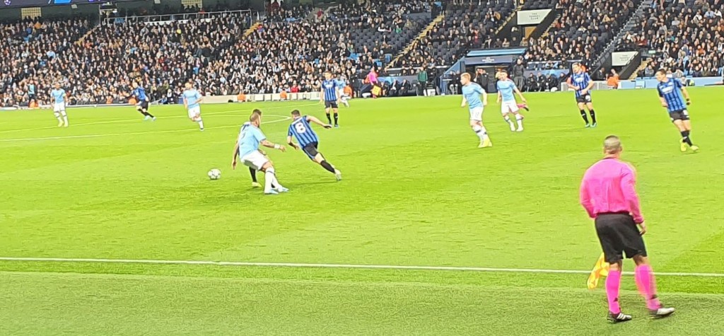 Atalanta home 2019 to 20 action2