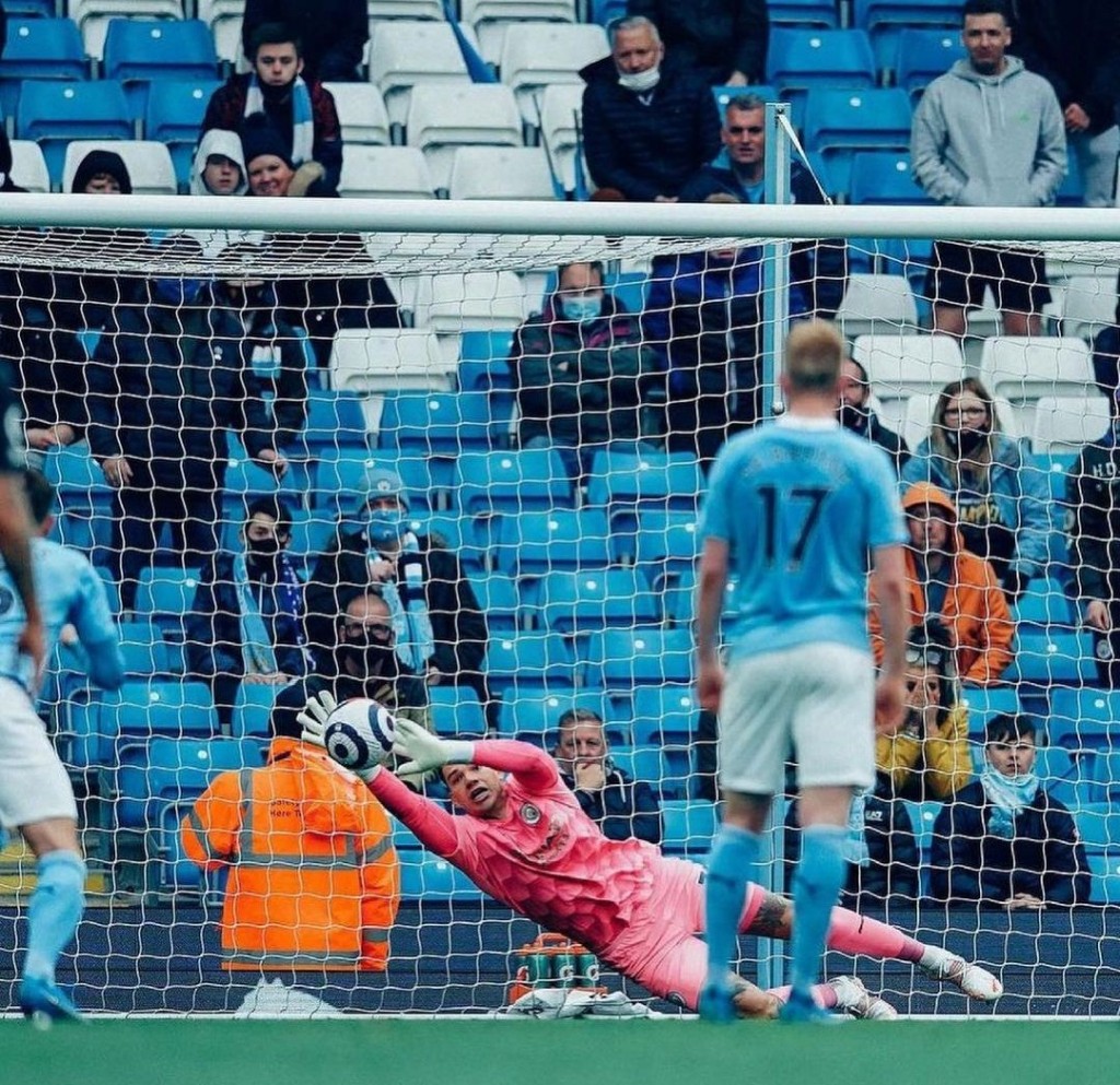 everton home 2020 to 21 ederson penalty save