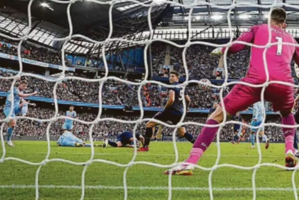 burnley home 2021 to 22 kdb goal2