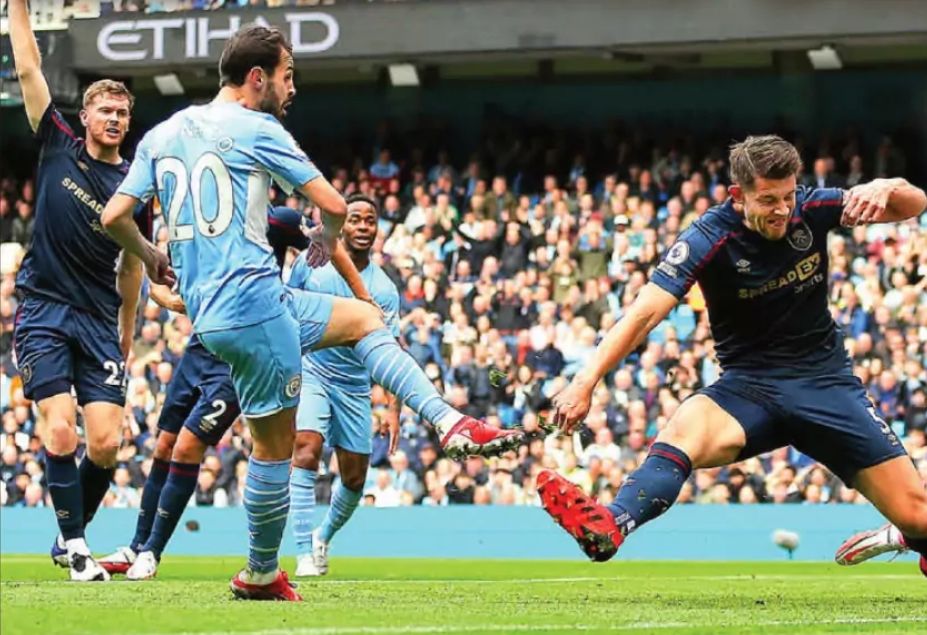 burnley home 2021 to 22 silva goal4