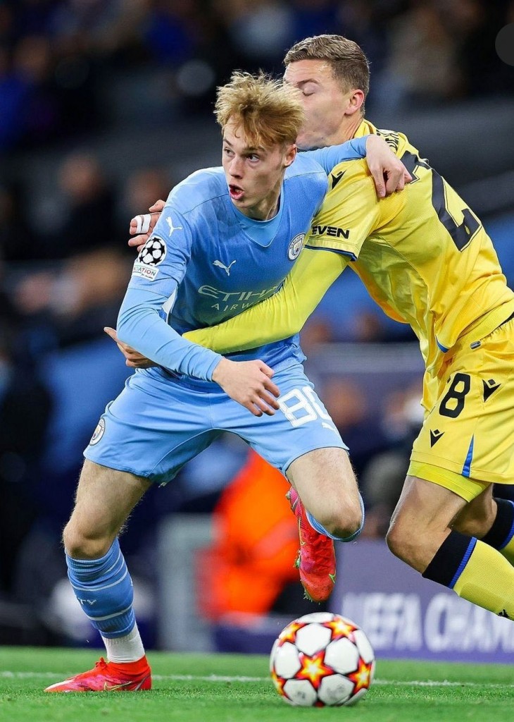 brugges home 2021 to 22 action