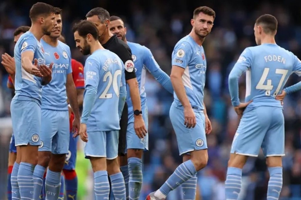 crystal palace home 2021 to 22 laporte sent off