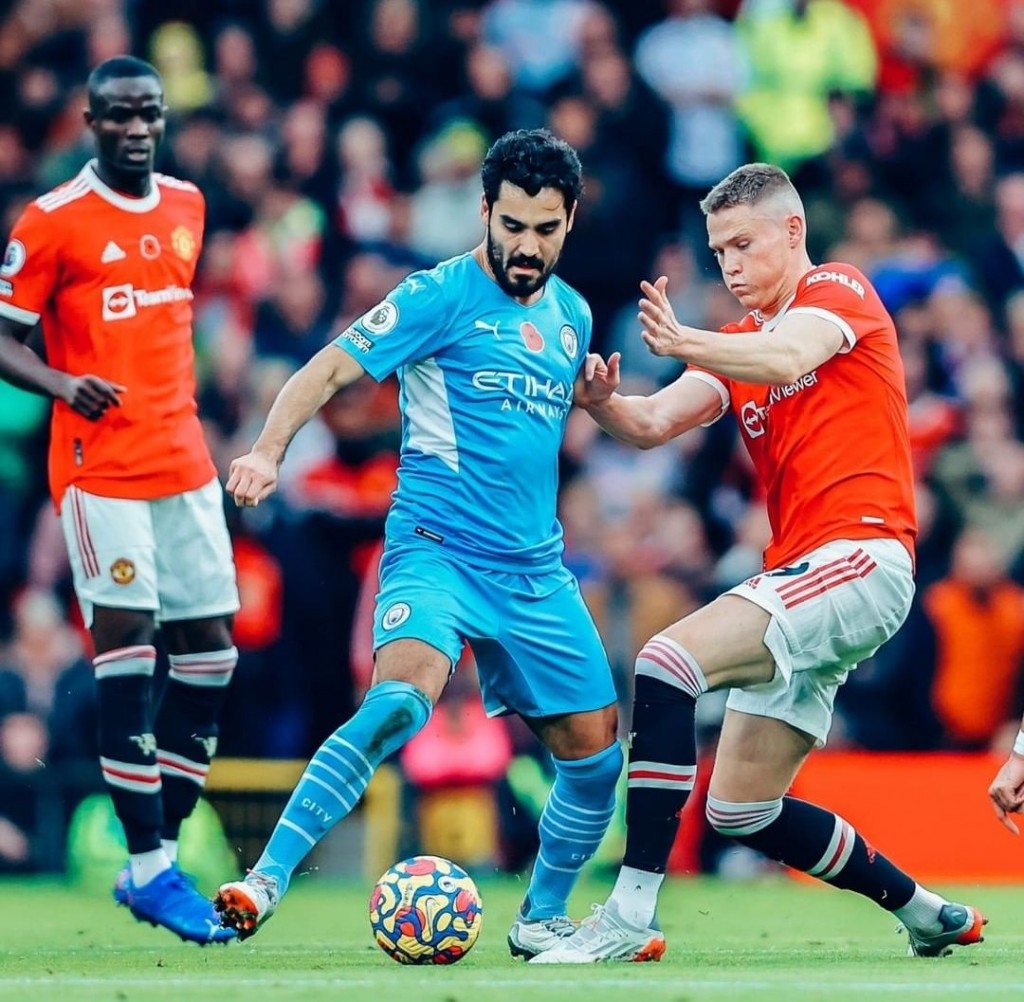 man utd away 2021 to 22 action3