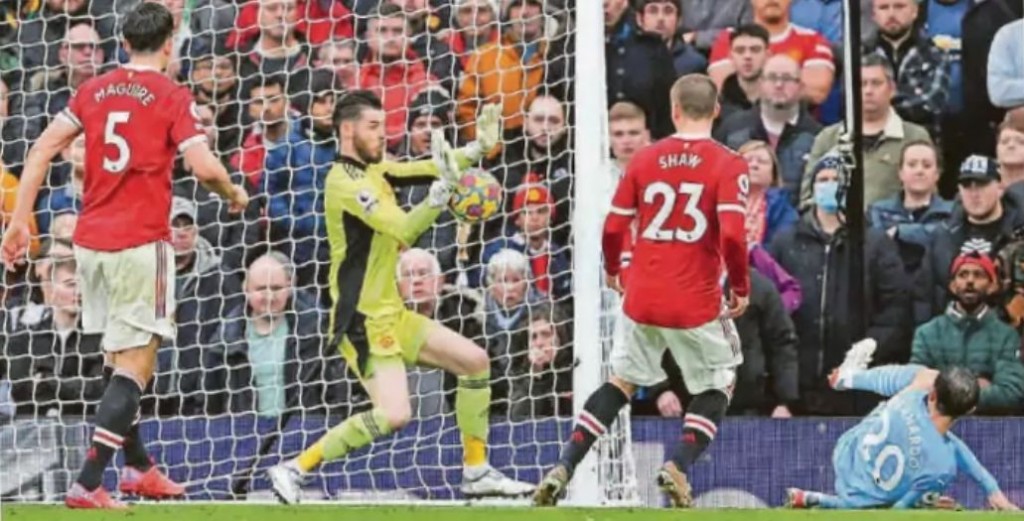 man utd away 2021 to 22 silva goal2