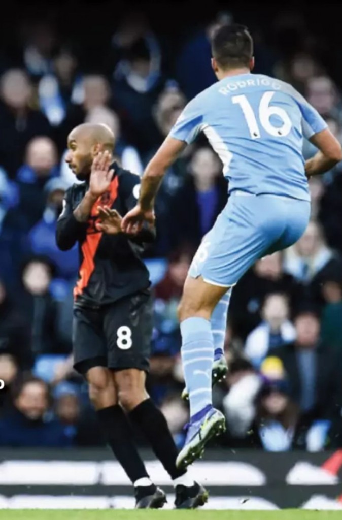 everton home 2021 to 22 rodri goal2