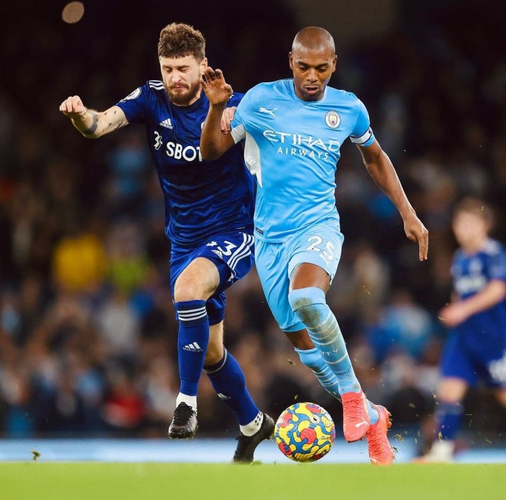 leeds home 2021 to 22 action2