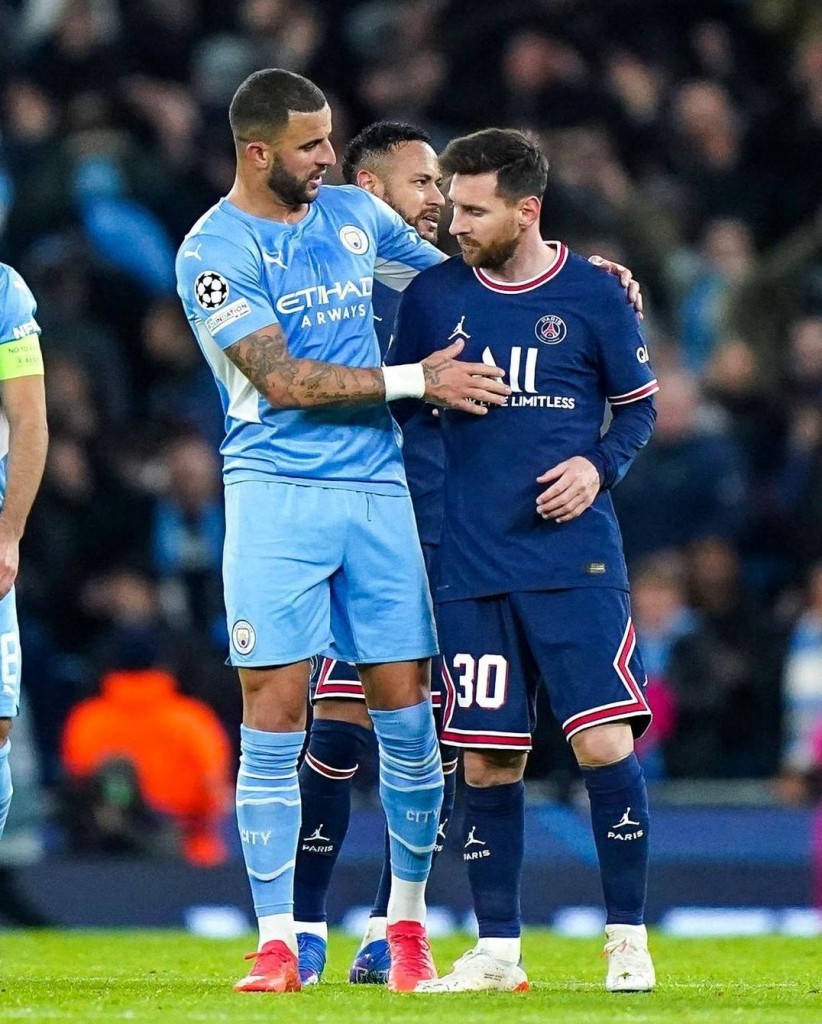 psg home 2021 to 22 action