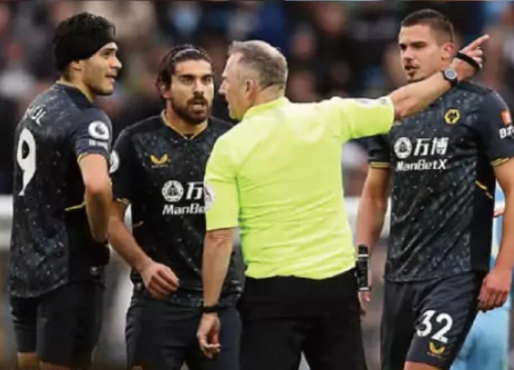 wolves home 2021 to 22 jiminez sent off