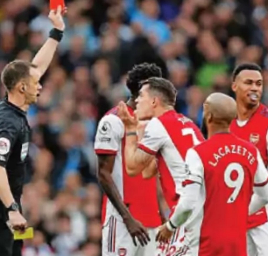 arsenal away 2021 to 22 sending off