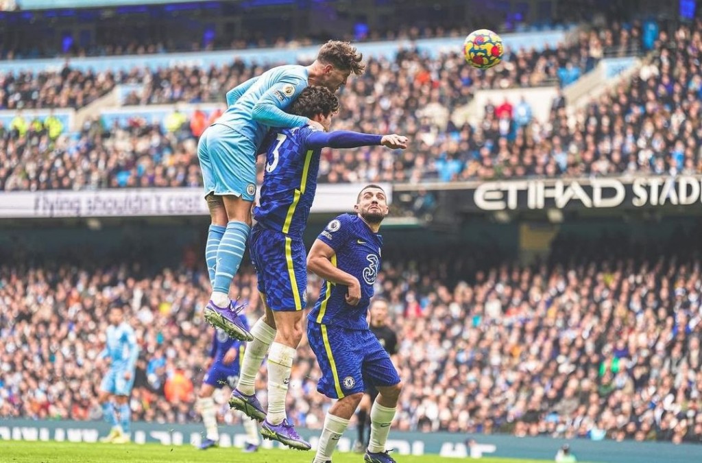 Chelsea home 2021 to 22 action3