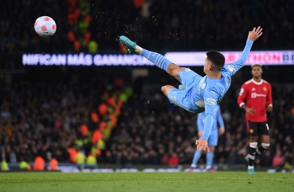 man united home 2021 to 22 action