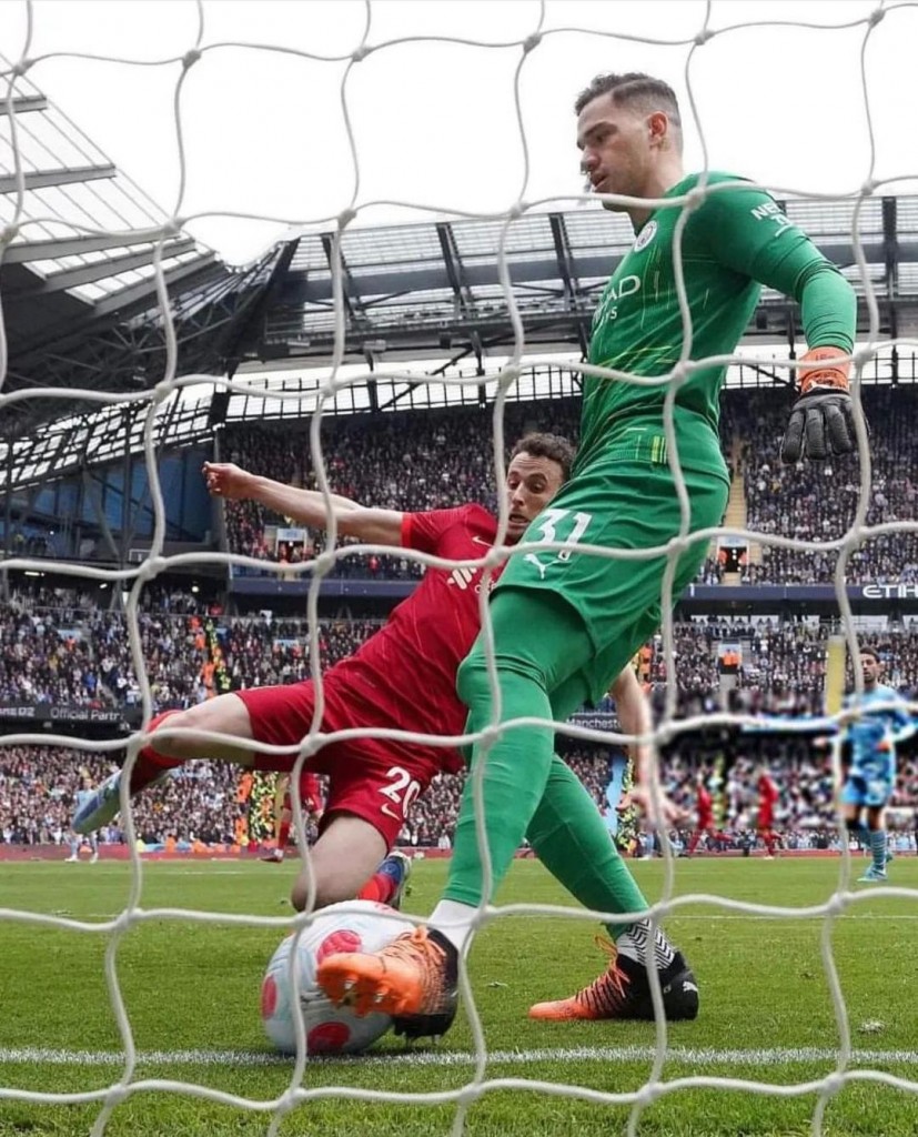 liverpool home 2021 to 22 ederson