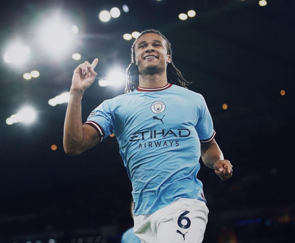 whu home 2022 to 23 ake goal
