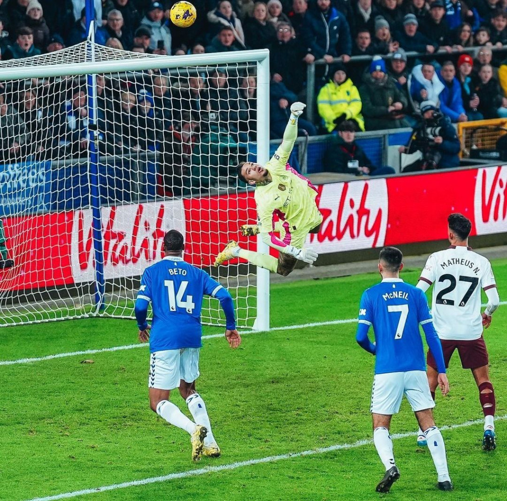 everton away 2023 to 24 ederson save