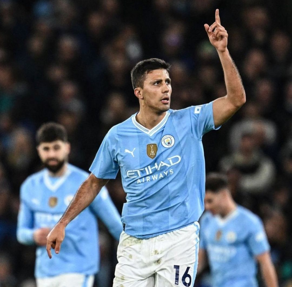 aston villa home 2023 to 24 rodri